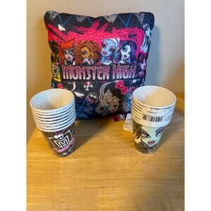 2013 Mattel Monster High Pillow and 16 Party Cups